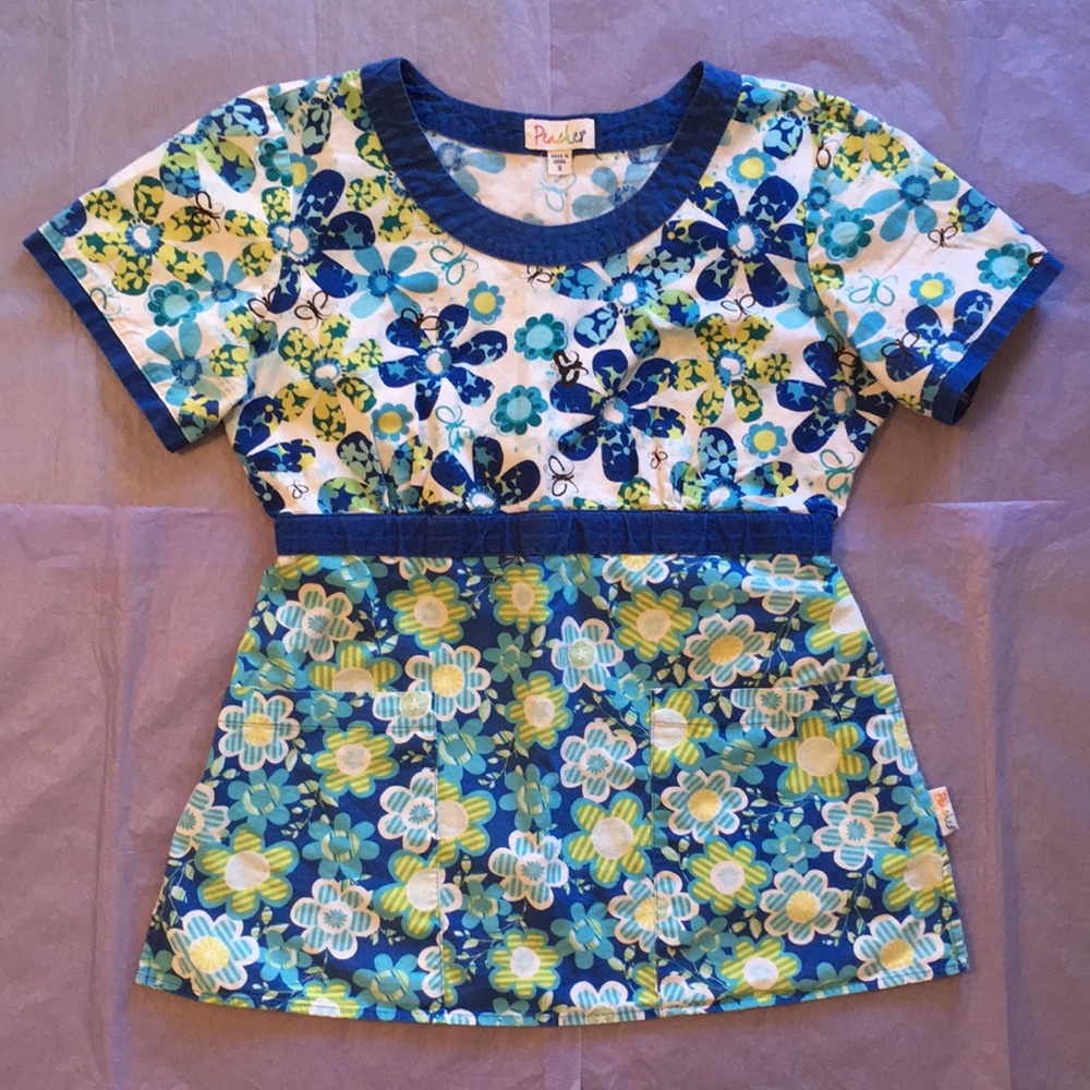 ***Reserved***Peaches Floral Scrub Top Size Small